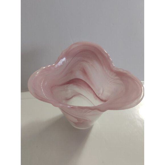 Gorgeous Art Glass Pink white Swirl Vase Scalloped Edge Shell Design 4 1/2" X 5" - Picture 6 of 12